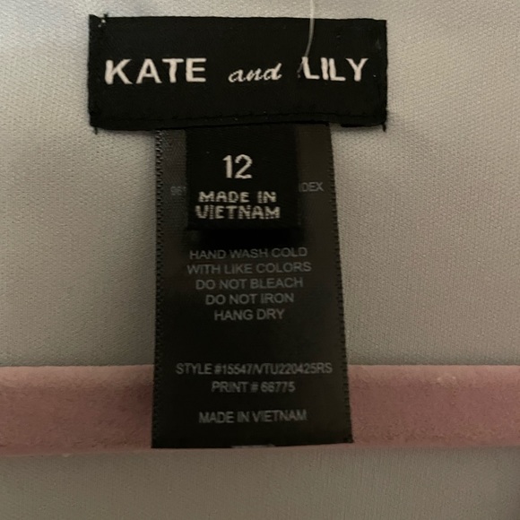 KATE and LILY WRAP MIDI SHORTSLEEVE DRESS. - Picture 2 of 10